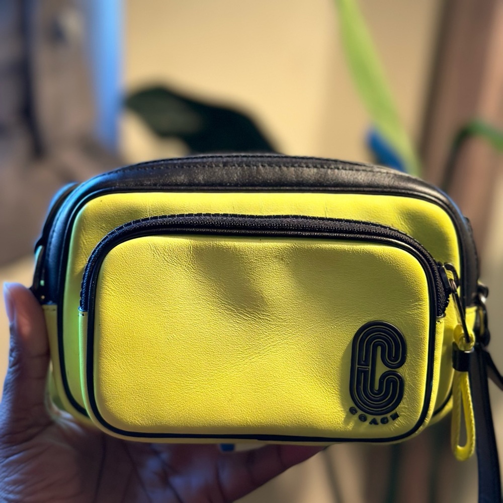 Coach mini crossbody (highlighter yellow)